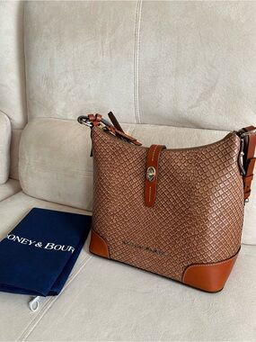 NEW Dooney & Bourke Elegant Pebble Leather Shoulder Bag with DB Dust Bag